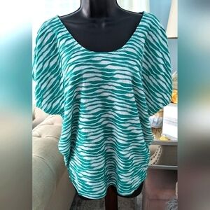 NWOT Kim and Cami  Fun and Soft with Textured Stitching Size S.